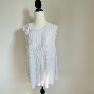 NWOT ladies pleated sleeveless blouse